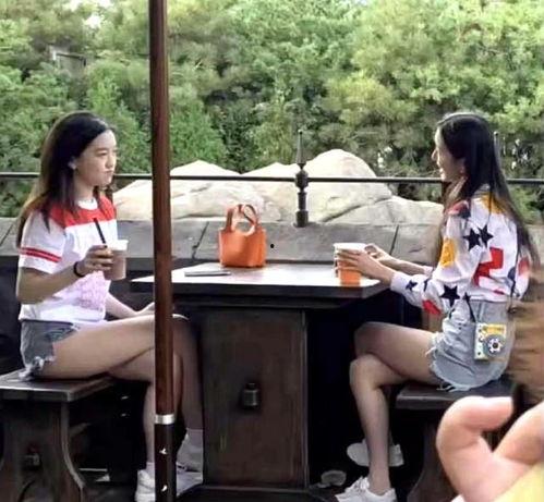 娱乐吃瓜酱给闺蜜打掩护,娱乐吃瓜酱巧妙为好友解围 第1张 娱乐吃瓜酱给闺蜜打掩护,娱乐吃瓜酱巧妙为好友解围 第1张