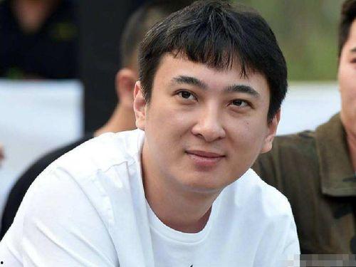 娱乐圈吃瓜男的叫什么,他是如何成为热门话题的? 第2张 娱乐圈吃瓜男的叫什么,他是如何成为热门话题的? 第2张