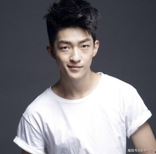 娱乐圈吃瓜小眼睛男歌手,揭秘“吃瓜小眼睛男歌手”的星光之路 第3张 娱乐圈吃瓜小眼睛男歌手,揭秘“吃瓜小眼睛男歌手”的星光之路 第3张