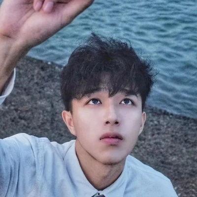 娱乐吃瓜头像男真人版,揭秘网络红人的真实面貌 第2张 娱乐吃瓜头像男真人版,揭秘网络红人的真实面貌 第2张