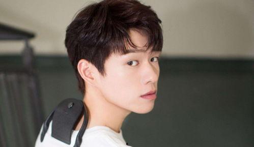 爱豆吃瓜娱乐酱黄明昊,爱豆吃瓜娱乐酱,揭秘娱乐圈幕后故事 第2张 爱豆吃瓜娱乐酱黄明昊,爱豆吃瓜娱乐酱,揭秘娱乐圈幕后故事 第2张
