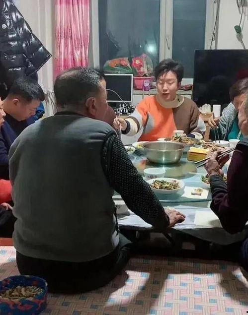 娱乐圈吃瓜场所有哪些人,揭秘明星背后的故事与真相 第2张 娱乐圈吃瓜场所有哪些人,揭秘明星背后的故事与真相 第2张