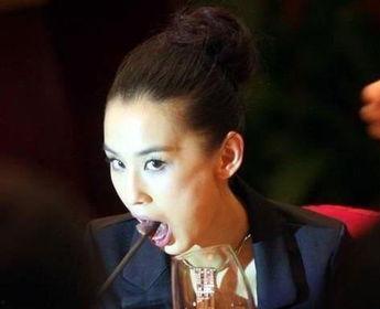 娱乐圈吃羊角瓜的女明星,娱乐圈女神羊角瓜美食秀 第2张 娱乐圈吃羊角瓜的女明星,娱乐圈女神羊角瓜美食秀 第2张