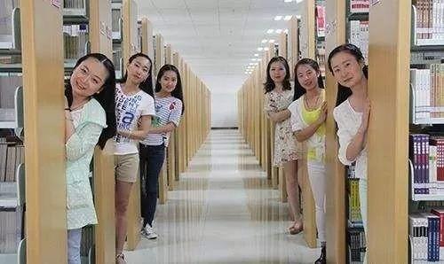 娱乐吃瓜酱大学生上课,揭秘大学生课堂上的“吃瓜”瞬间 第2张 娱乐吃瓜酱大学生上课,揭秘大学生课堂上的“吃瓜”瞬间 第2张