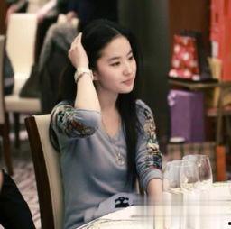 娱乐圈吃瓜博主女孩是谁,揭秘神秘博主背后的故事 第1张 娱乐圈吃瓜博主女孩是谁,揭秘神秘博主背后的故事 第1张